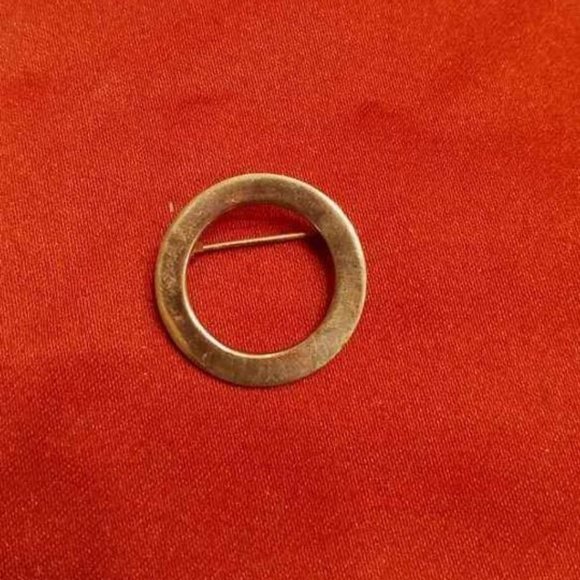 VTG PIN SILVER TONE OPEN FLAT CIRCLE BROOCH 1960S - Picture 1 of 3